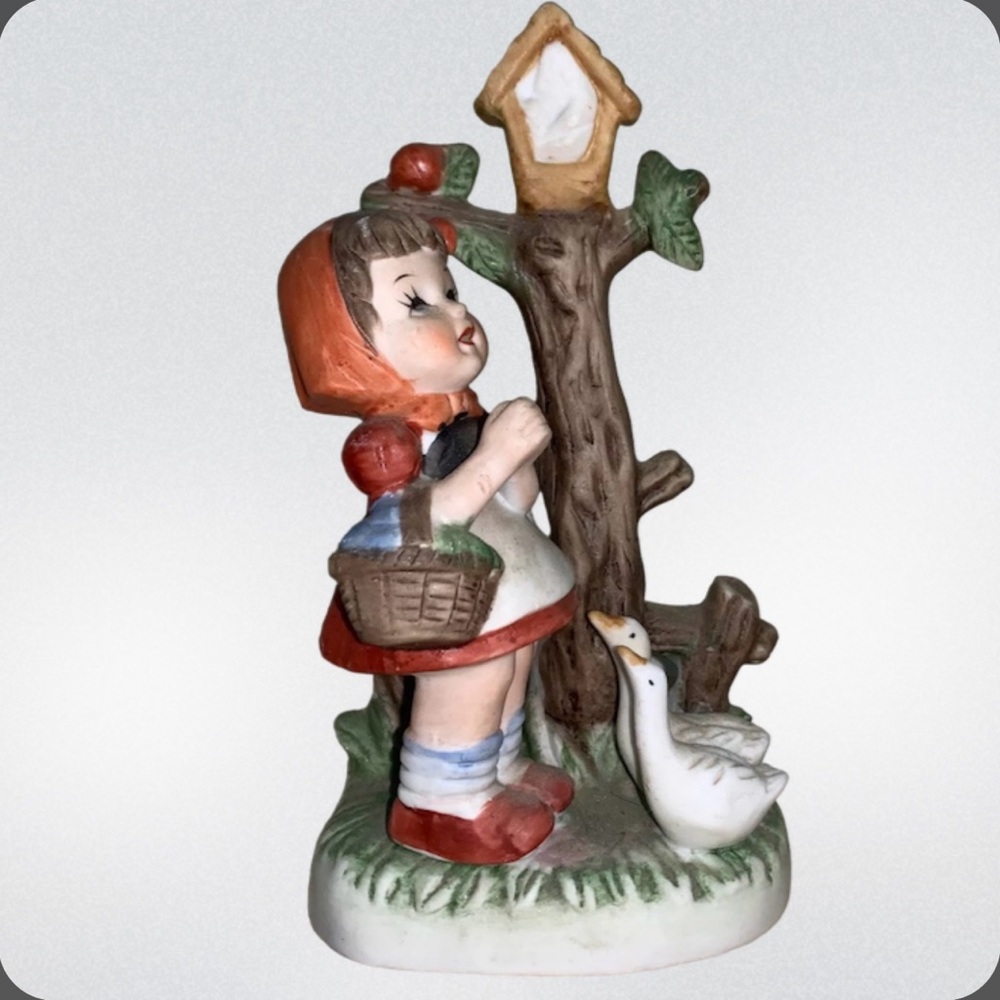 Vintage ARTMARK Little Praying Girl With Ducks Apple‎ Birdhouse Fingurine 6”